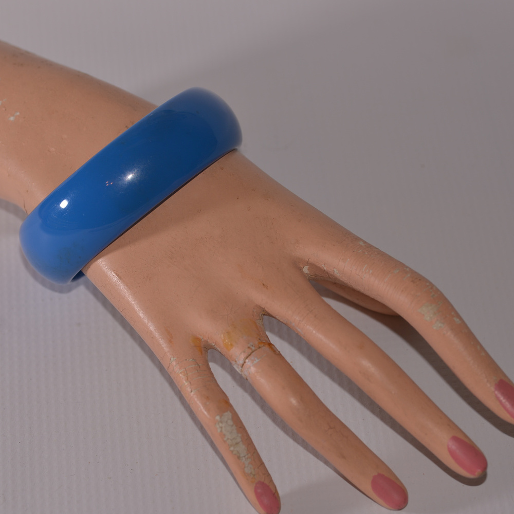 vintage blue plastic bangle bracelet